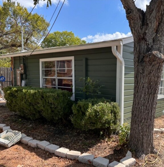 Building Photo - 614 S Groos St