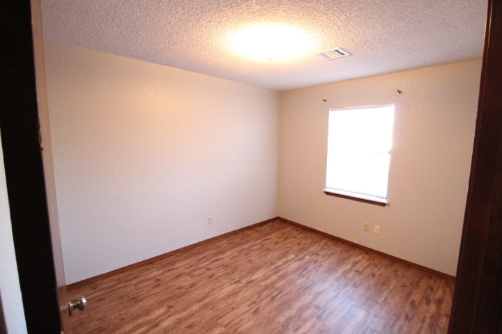 Building Photo - 718 Swan Lake Rd