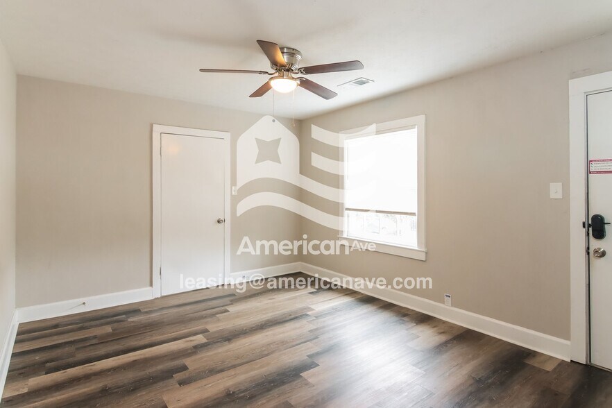 Building Photo - 1217 Dogwood Ave