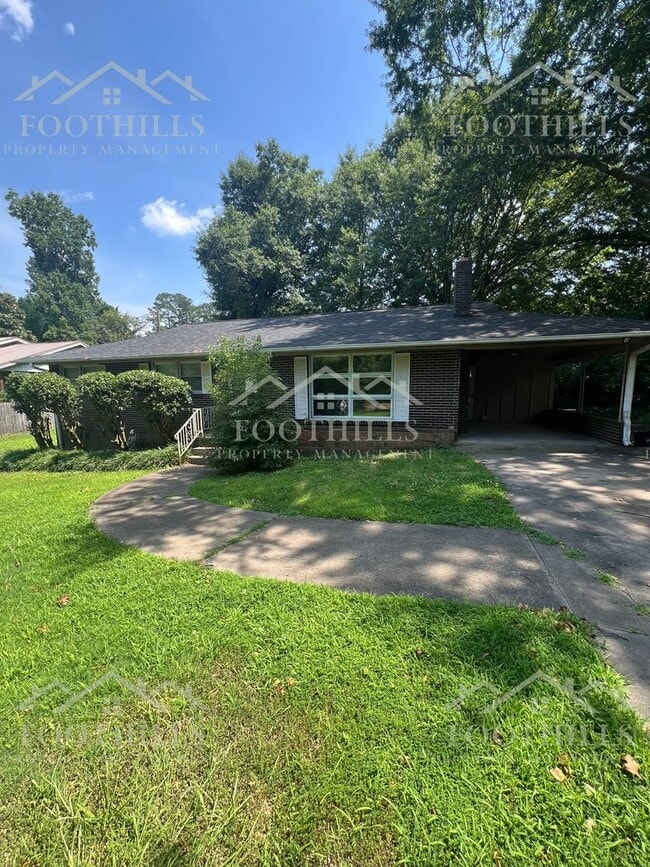 Building Photo - 3 Bedroom Home with Fenced Yard & Carport ...