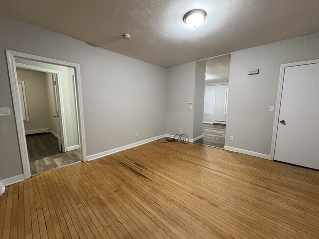 Building Photo - 171 Pleasant St