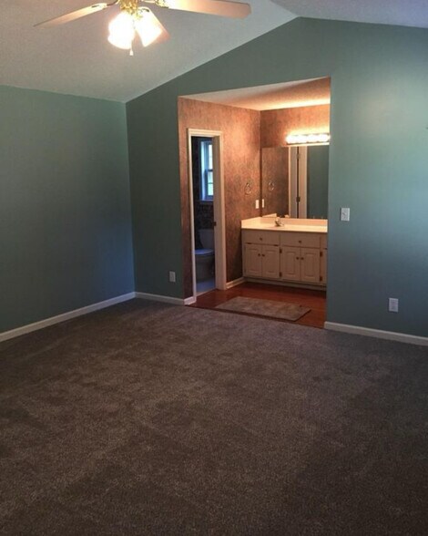 Building Photo - 6 Pearle Brook Ln