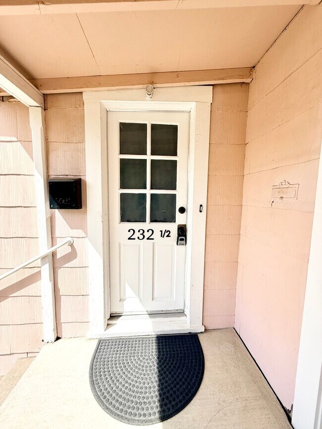 Building Photo - G232-P