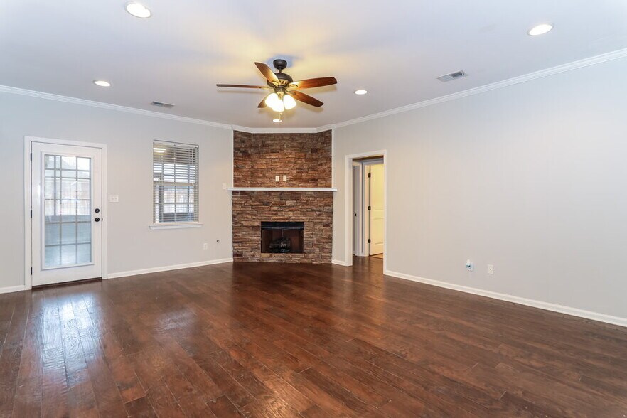 Building Photo - 2936 Boffin Dr