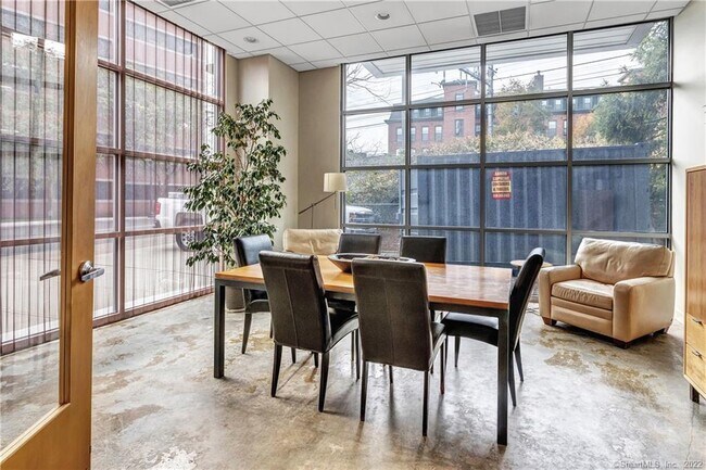 Building Photo - 33 N Water St