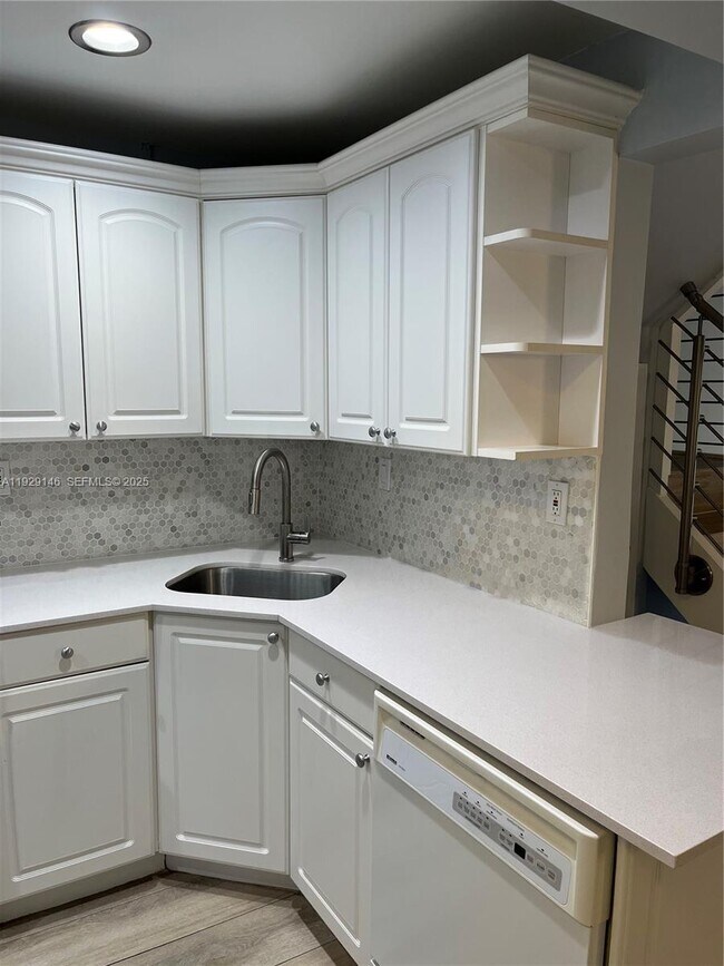 Building Photo - 8650 SW 67th Ave