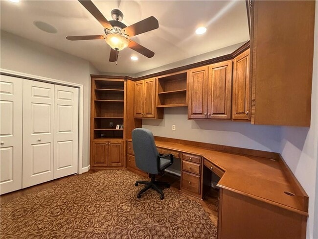 Building Photo - 2100 Village Ln