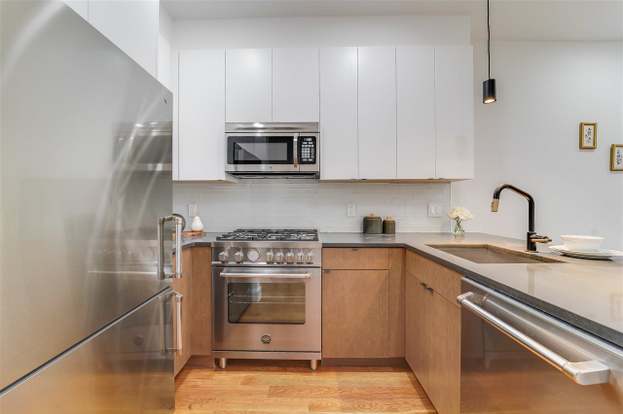 Building Photo - 827 Pavonia Ave