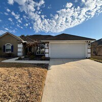 Building Photo - Spacious 3-Bed, 2-Bath Home. Patio. Amenities. Located just minutes from St Johns Town Center and...