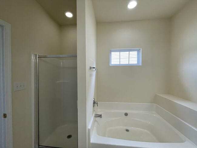 Building Photo - Lovely home in Pineville!