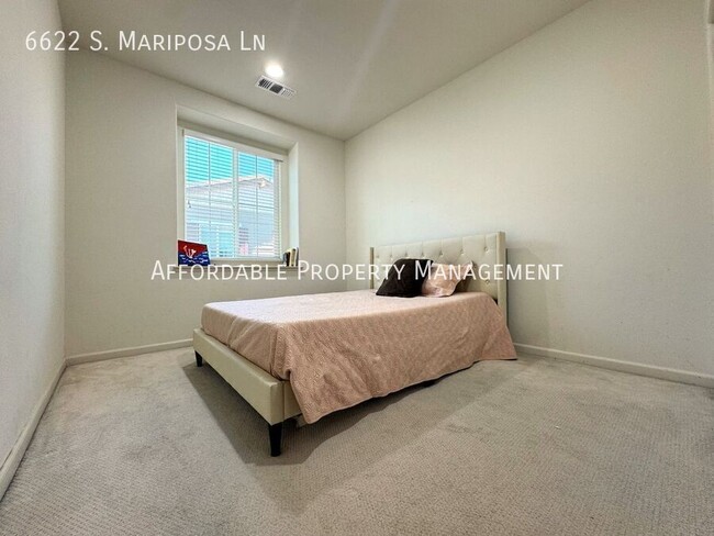 Building Photo - 6622 S Mariposa Ln