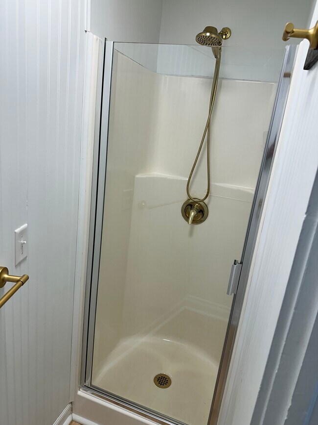 Building Photo - 537 Main St