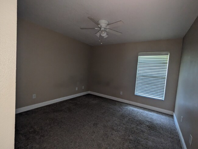 Building Photo - 1043 Weaver Dr
