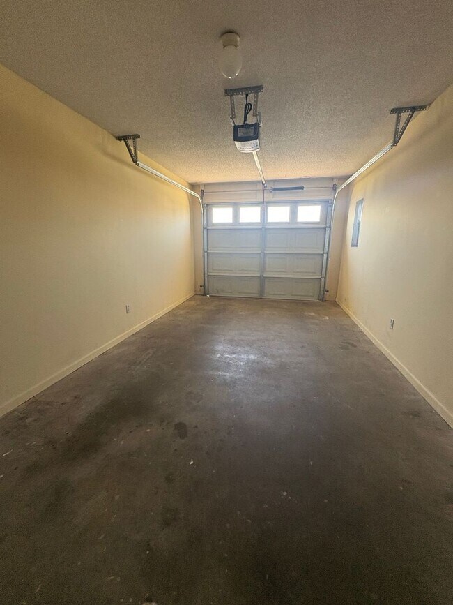Building Photo - 125 Winthrope Ln