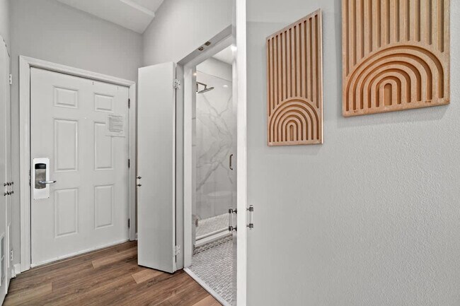 Building Photo - 9955 E County Hwy 30A