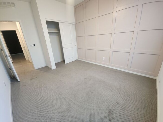 Building Photo - Mountain view single story home.