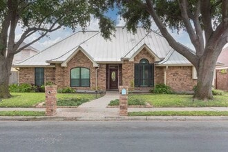 Building Photo - 701 Avocet Ave