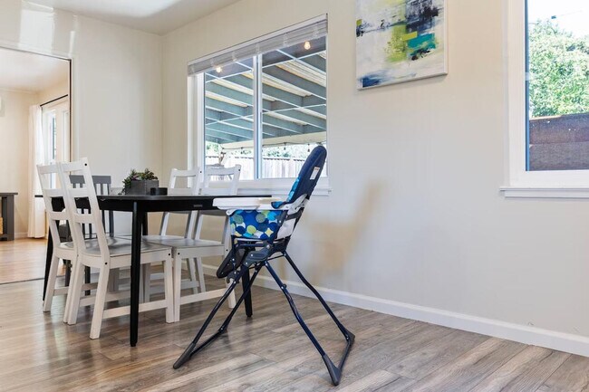 Building Photo - 919 Redbird Dr