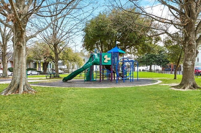 Building Photo - dsk638