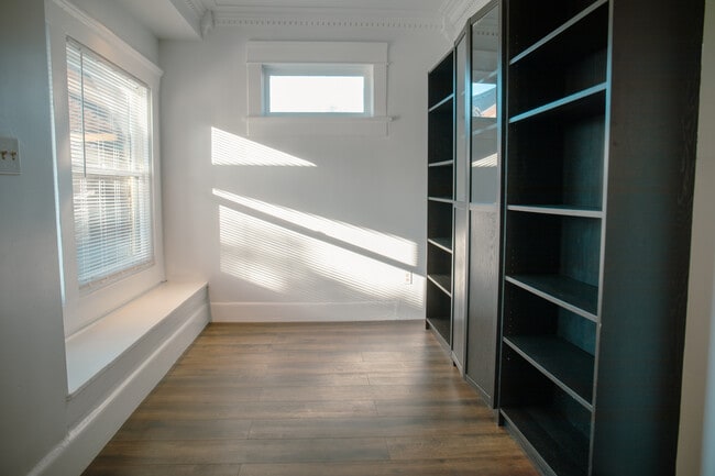 Building Photo - 137 25th St