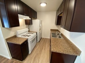 Building Photo - Remodeled 3 Bedroom 1 Bath Plus Single Car Garage