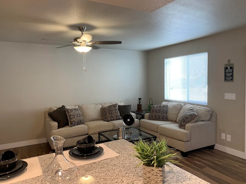 Building Photo - 4710 E Portland St