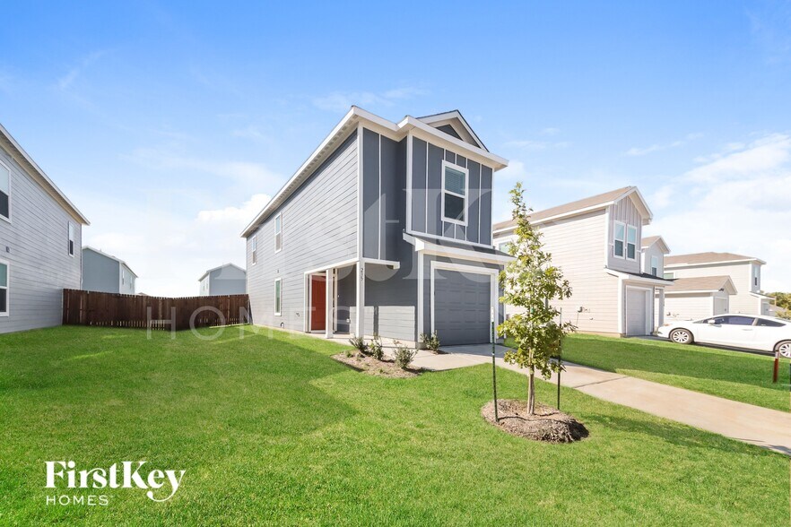 Building Photo - 235 Plumcove Dr