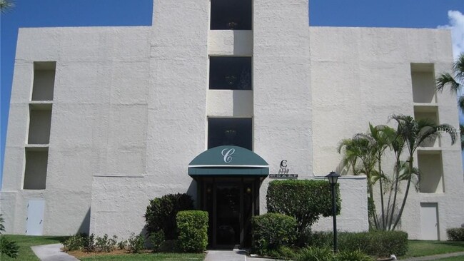 Building Photo - 4644 La Jolla Dr