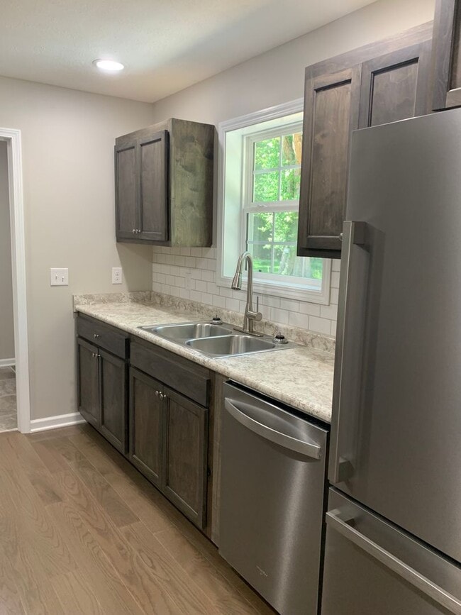 Building Photo - Charming 3 Bedroom Home in Private Setting in Tullahoma...