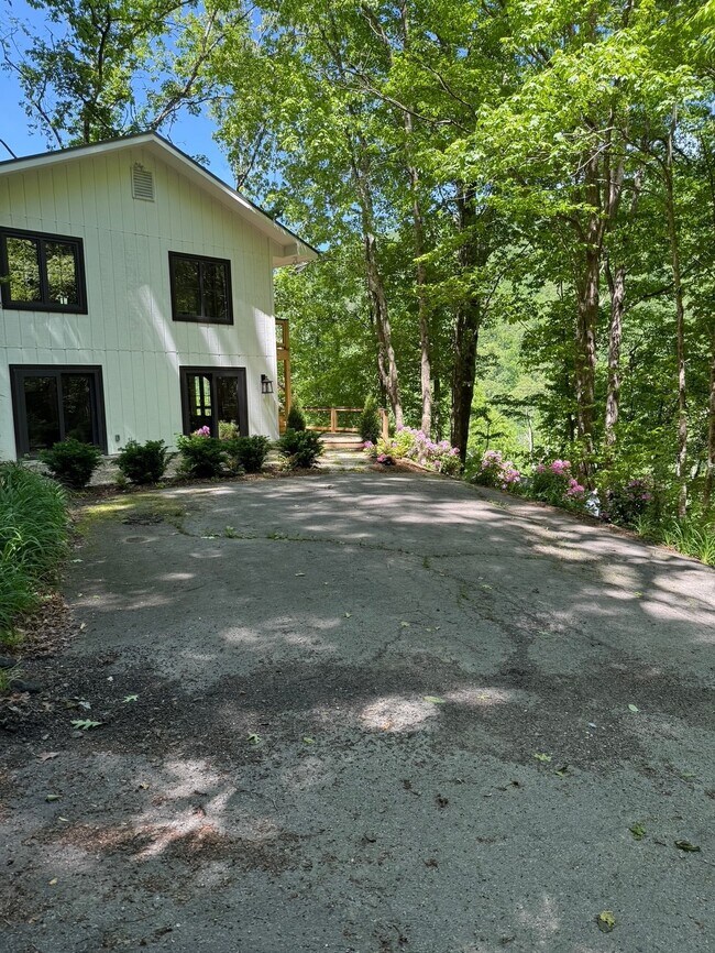 Building Photo - 233 River Rdg Pkwy