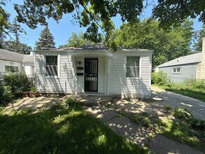 Building Photo - Freshly Renovated 3-Bedroom Home – Quality...