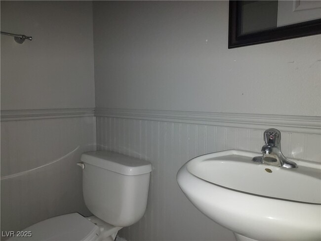 Building Photo - 1920 Turtlerock St