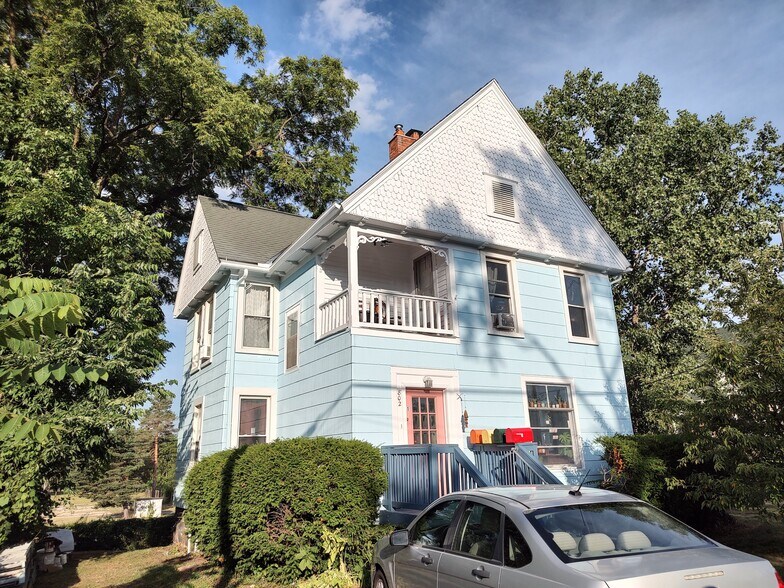 Building Photo - 802 Lowell St