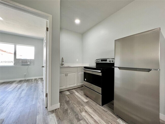 Building Photo - 806 NW 7th Terrace