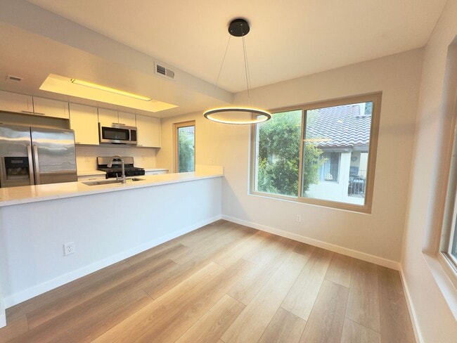 Building Photo - FULLY REMODELED: Spacious 3 bedroom condo in San Marcos With AC