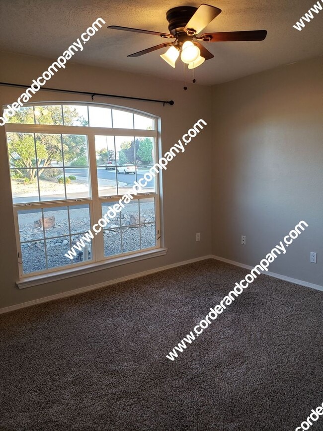 Building Photo - Beautiful 3 Bedroom, 2 Bathroom, 3 Car Gar...