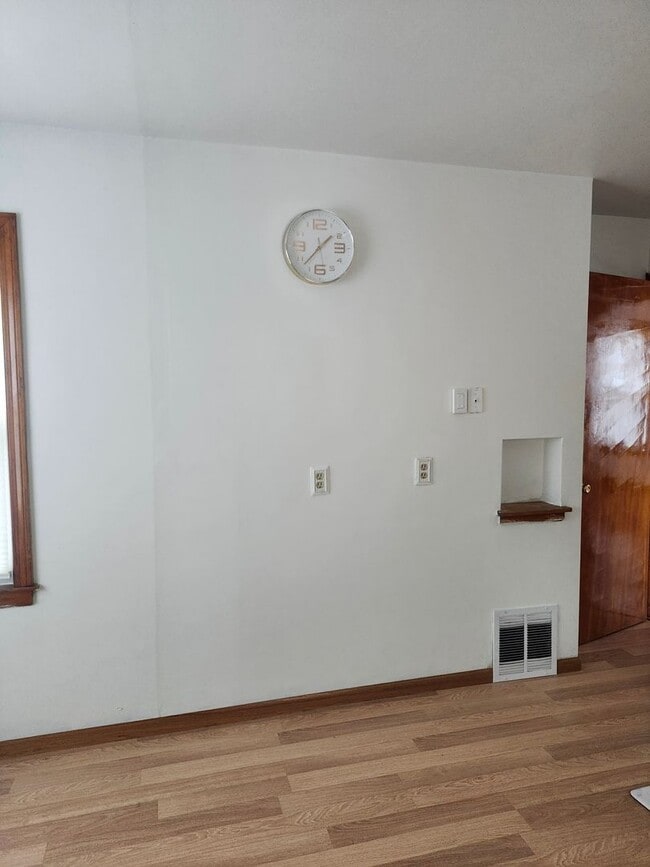 Building Photo - Single family home in great neighborhood!