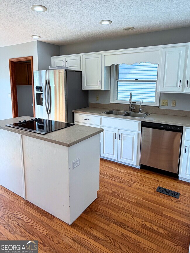 Building Photo - 1818 Union Carbide Rd