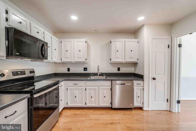 Building Photo - 7713 Bristol Square Ct