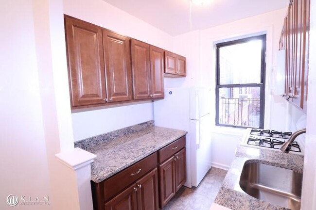 Building Photo - 1 bedroom in REGO PARK NY 11374