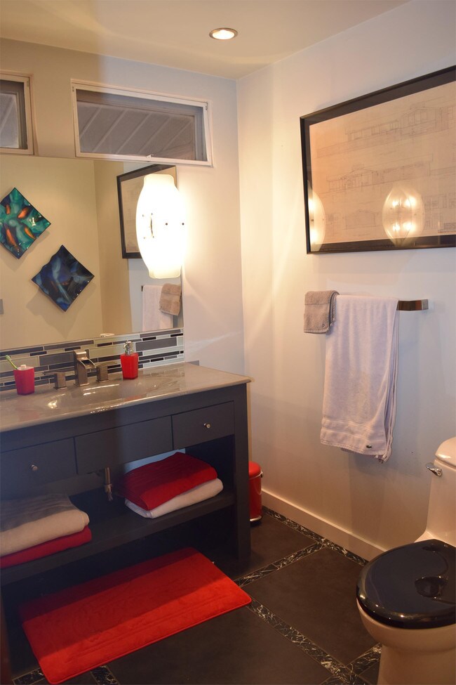 Building Photo - 301 Homan Ave