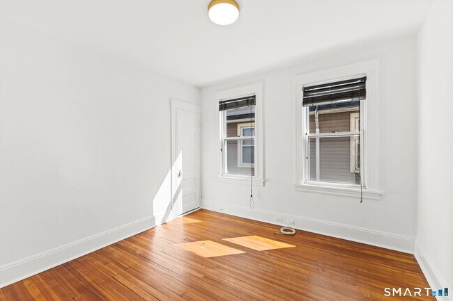 Building Photo - 44 Churchill St