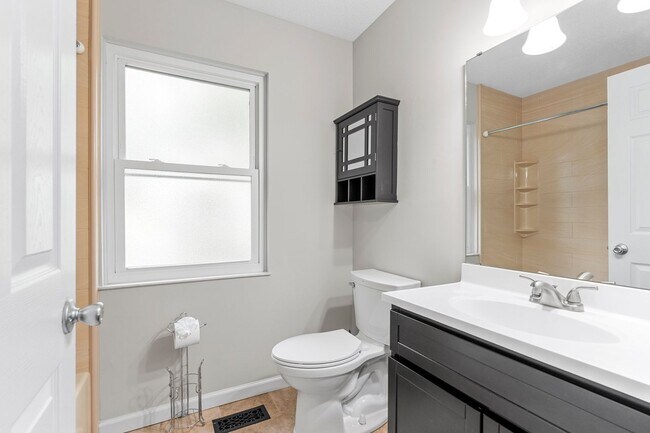 Building Photo - Spacious 4-Bed, 3-Bath Family Home