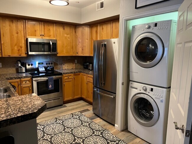 Building Photo - 115 Spinner St