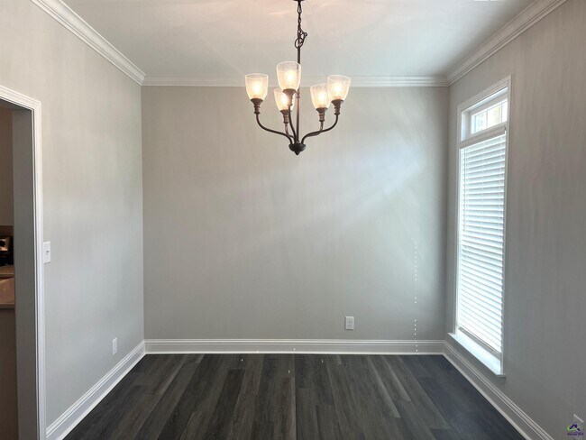 Building Photo - 250 High Ridge Ct