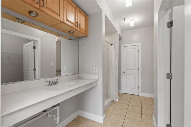 Building Photo - 1333 W Broad St