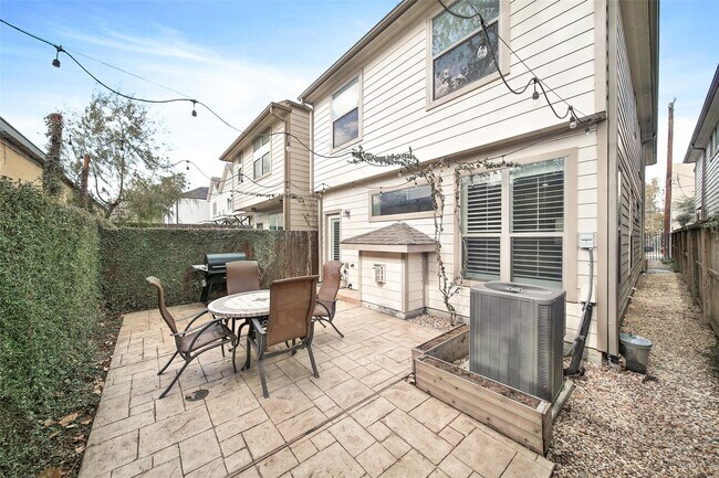 Building Photo - 5309 Larkin St