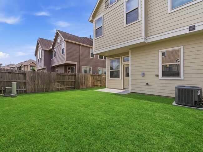 Building Photo - 28043 Rocky Heights Dr