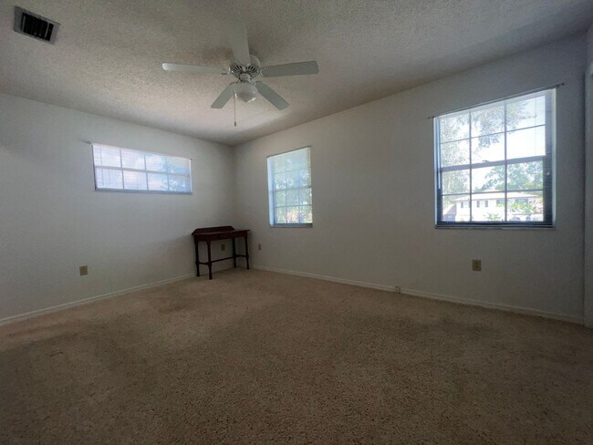 Building Photo - 2 Bedroom 2.5 Bath 2 Story Townhome AVAILA...