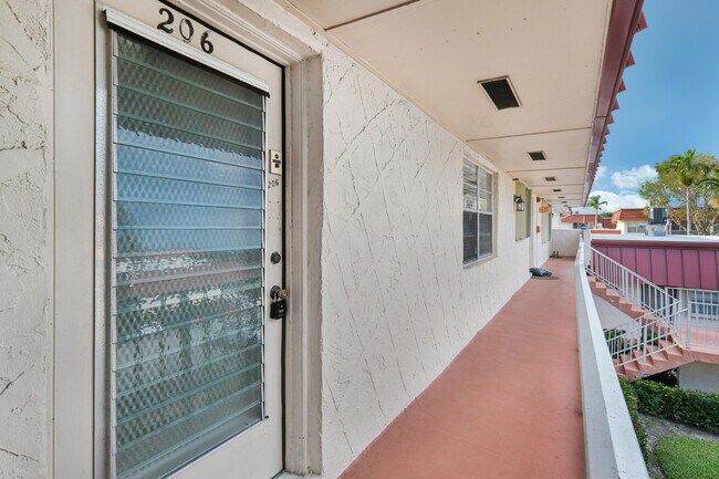 Building Photo - 12012 Greenway Cir S
